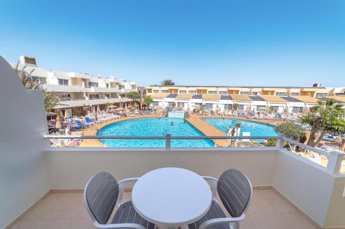 Habitación Doble con vistas a la piscina del hotel Arena Suite Fuerteventura. Foto 1
