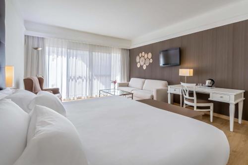 Habitación Deluxe del hotel Barceló Corralejo Bay - Adults Only. Foto 1