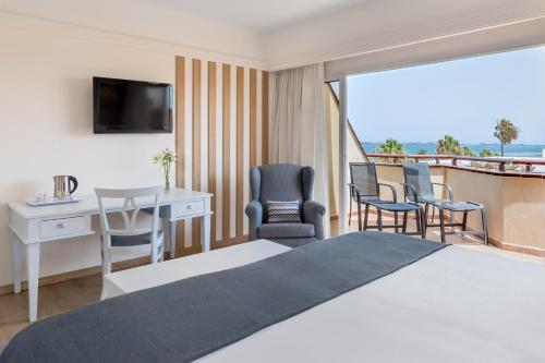 Habitación Doble con vistas laterales al mar - 1 o 2 camas del hotel Barceló Corralejo Bay - Adults Only. Foto 1