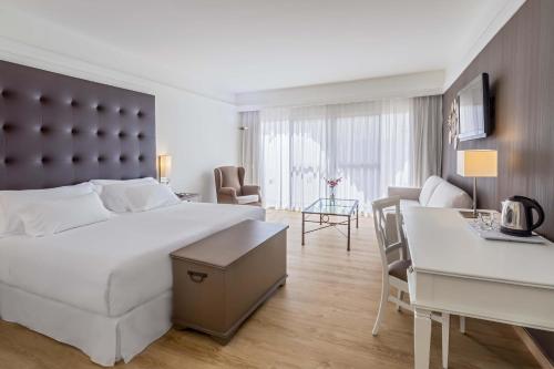 Habitación Deluxe del hotel Barceló Corralejo Bay - Adults Only. Foto 2