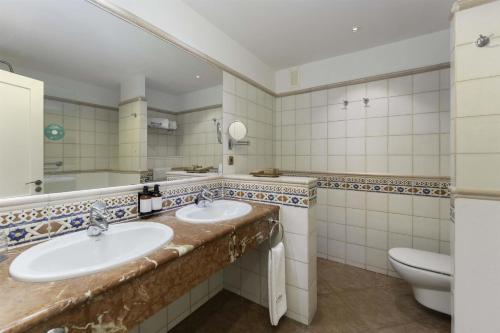 Habitación Deluxe con bañera de hidromasaje del hotel Barceló Corralejo Bay - Adults Only. Foto 2