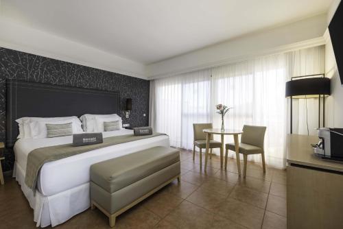 Suite con bañera de hidromasaje del hotel Barceló Corralejo Bay - Adults Only