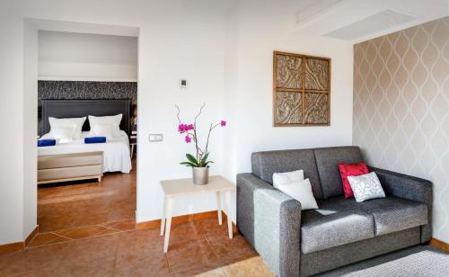 Suite con bañera de hidromasaje del hotel Barceló Corralejo Bay - Adults Only. Foto 1