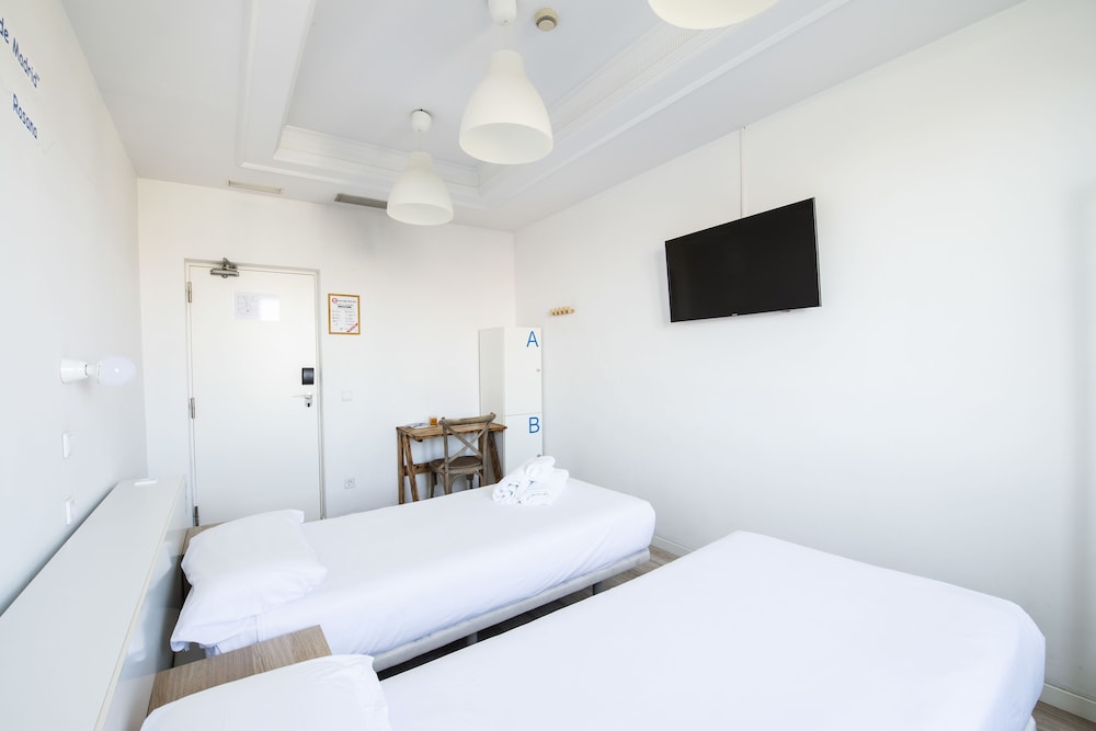 Twin Room Shared Bathroom del hotel Safestay Madrid Central. Foto 4