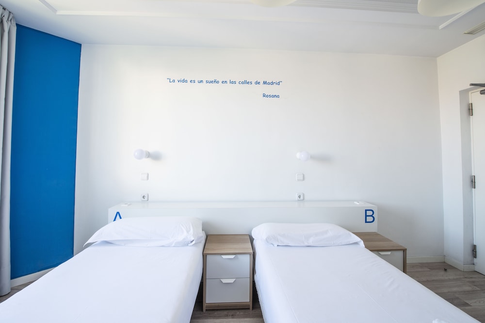 Twin Room Shared Bathroom del hotel Safestay Madrid Central. Foto 9