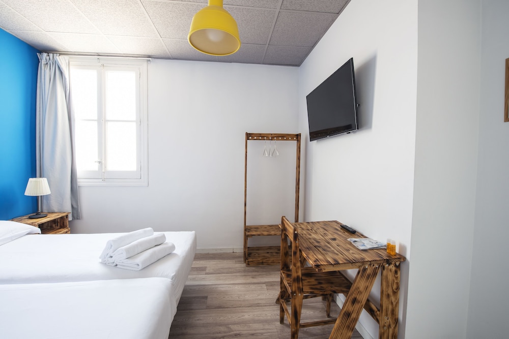 Twin Room Shared Bathroom del hotel Safestay Madrid Central. Foto 10