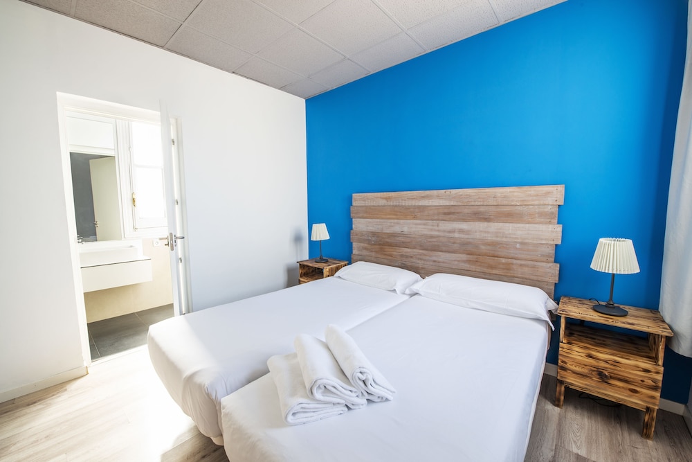 Twin Room Shared Bathroom del hotel Safestay Madrid Central. Foto 15