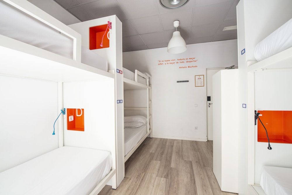 Bed in 6 - Bed Mixed Dorm Shared Bathroom del hotel Safestay Madrid Central. Foto 9