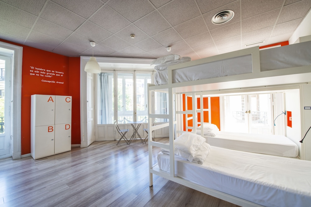 Bed in 8 - Bed Mixed Dorm Shared Bathroom del hotel Safestay Madrid Central. Foto 5