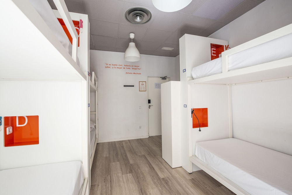 Bed in 6 - Bed Female Dorm Shared Bathroom del hotel Safestay Madrid Central. Foto 2