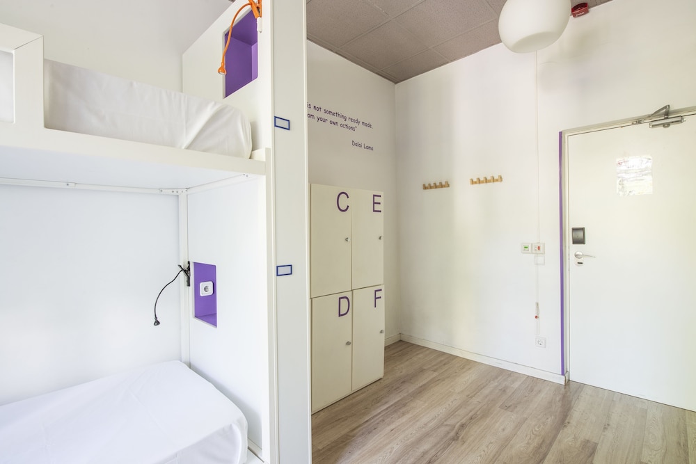 Bed in 4 - Bed Female Dorm Shared Bathroom del hotel Safestay Madrid Central. Foto 5