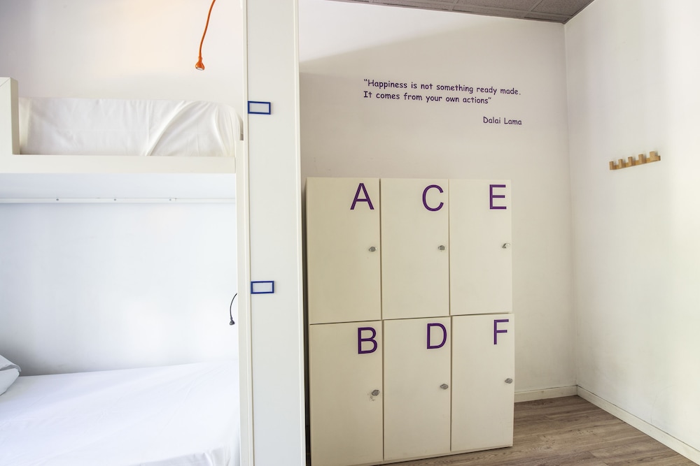 Bed in 4 - Bed Female Dorm Shared Bathroom del hotel Safestay Madrid Central. Foto 10