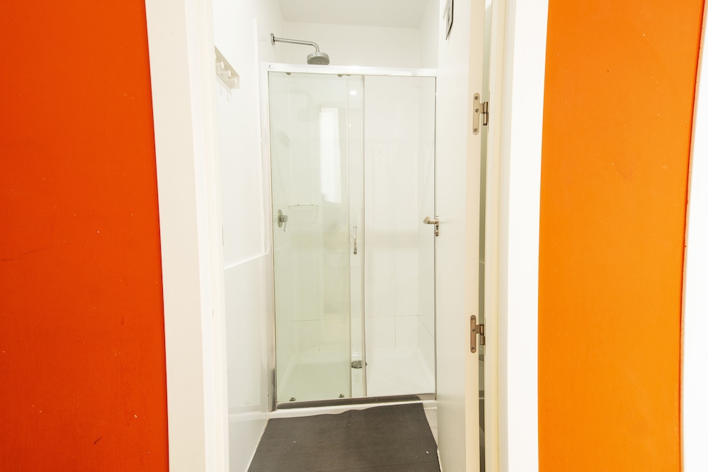 Bed in 4 - Bed Female Dorm Ensuite del hotel Safestay Madrid Central. Foto 10