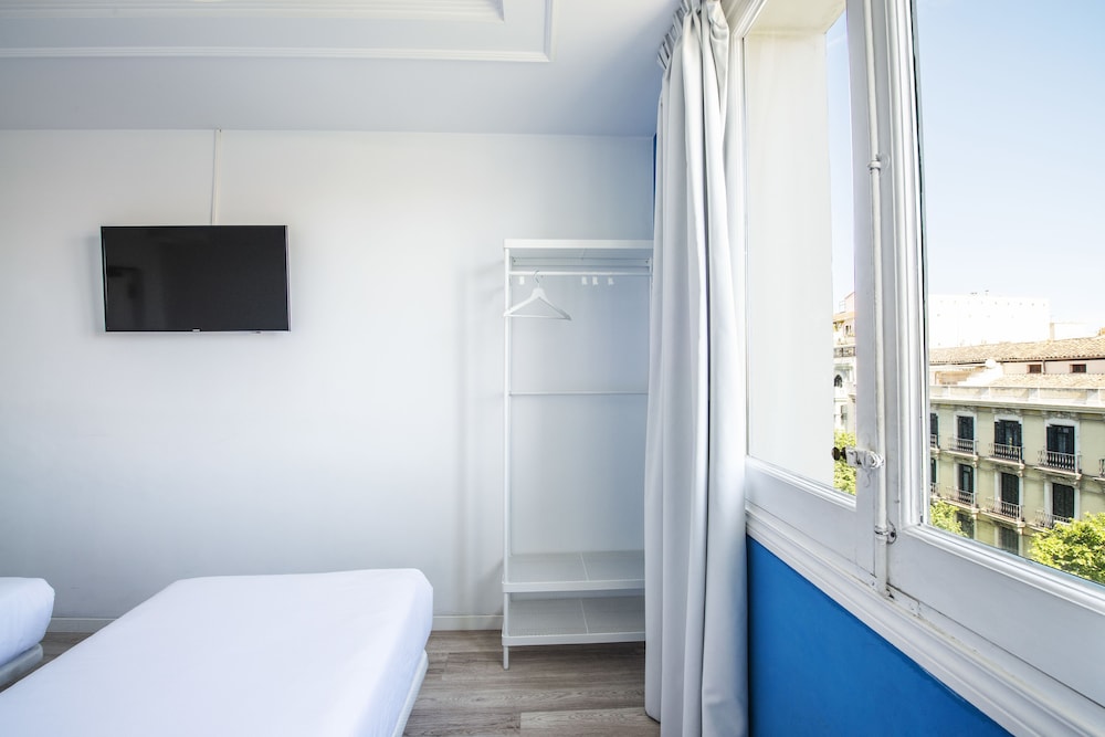 Twin Room Ensuite del hotel Safestay Madrid Central. Foto 1