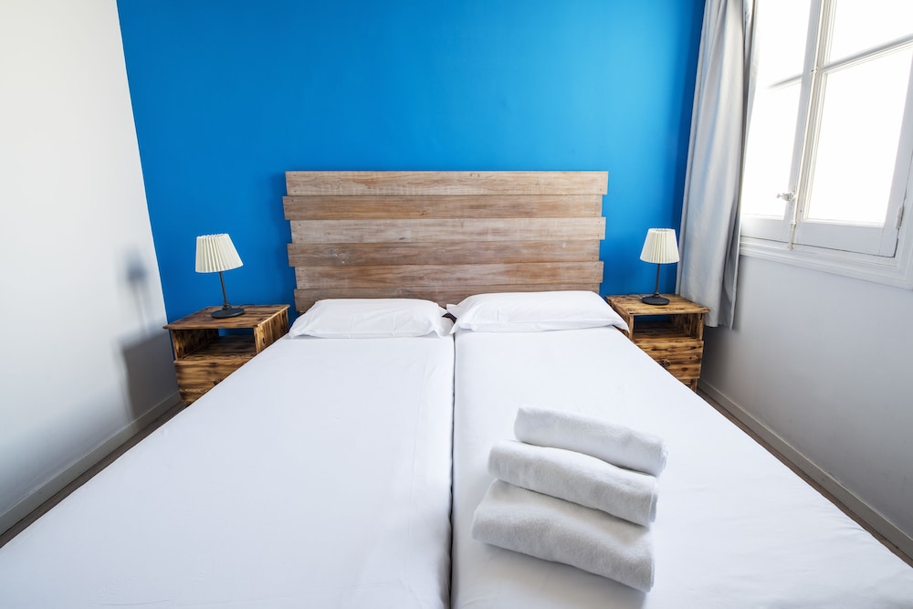 Twin Room Ensuite del hotel Safestay Madrid Central. Foto 2