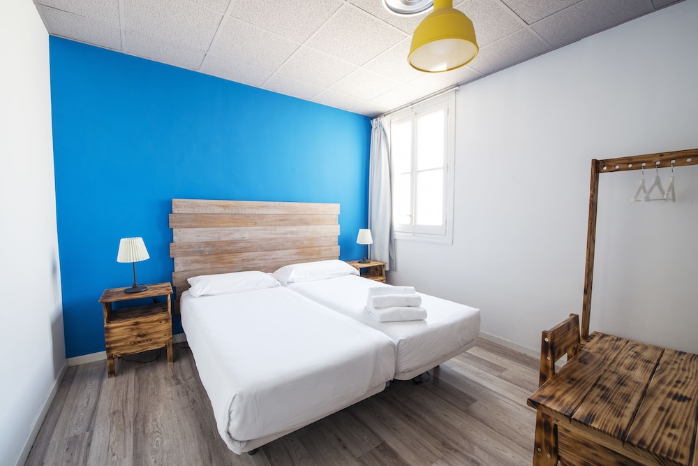 Twin Room Ensuite del hotel Safestay Madrid Central. Foto 3