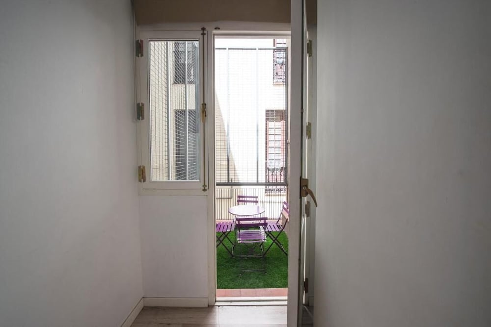 Bed in 4 - Bed Male Dorm Shared Bathroom del hotel Safestay Madrid Central. Foto 6