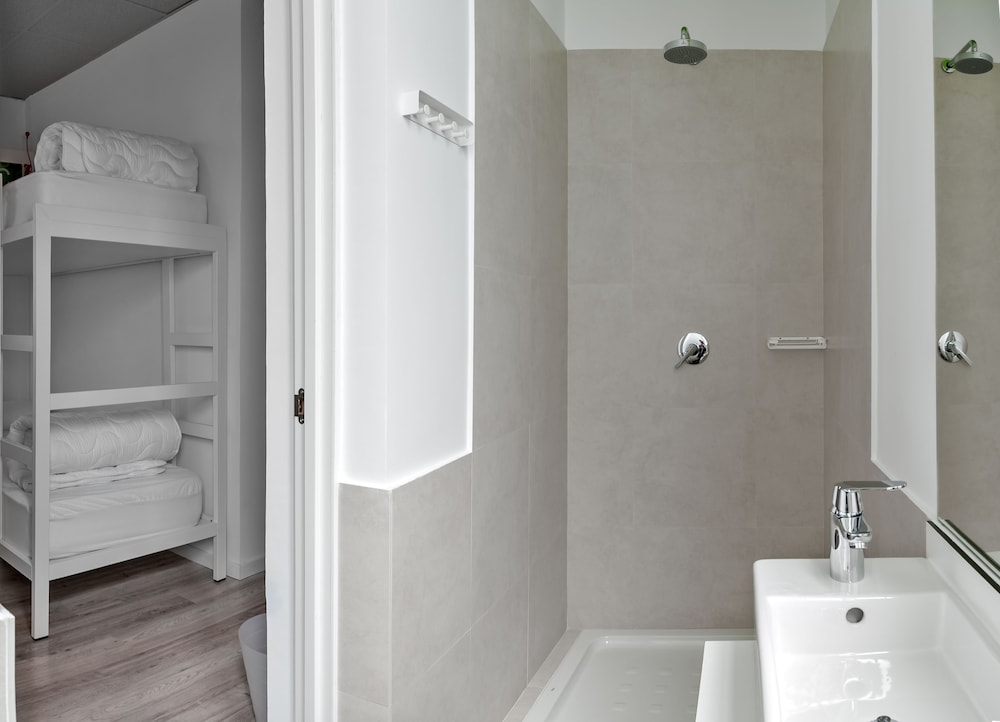 6 - Bed Private Room Ensuite del hotel Safestay Madrid Central. Foto 5