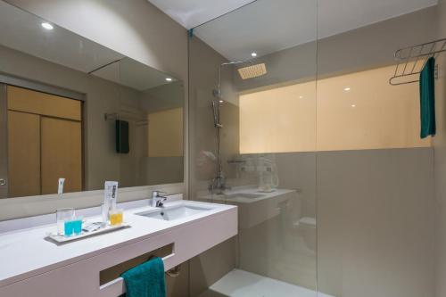 Junior suite Balcón o Terraza Superior Sofá Cama incluido 2 Camas individuales del hotel Playa Park Zensation. Foto 6