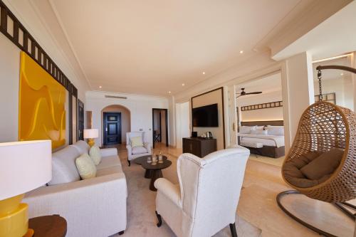 Suite Club Preferred con vistas frontales al océano del hotel Secrets Bahía Real Resort & Spa Adults only