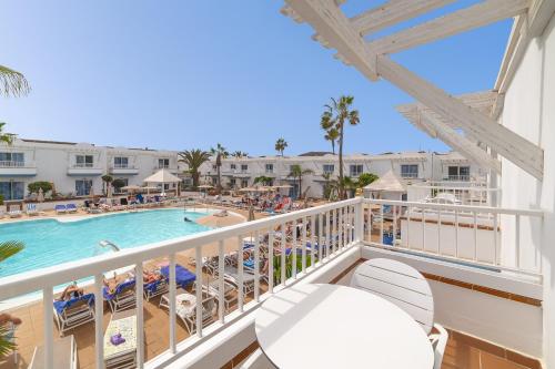 Apartamento con vistas a la piscina del hotel Arena Beach. Foto 4