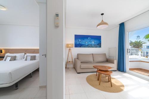 Apartamento con vistas a la piscina del hotel Arena Beach. Foto 1