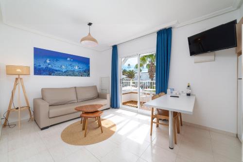 Apartamento con vistas a la piscina del hotel Arena Beach. Foto 2