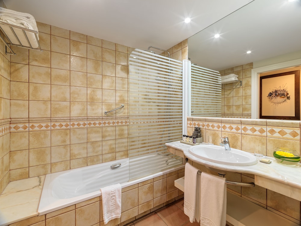 Habitación doble de uso individual del hotel H10 Playa Esmeralda. Foto 4