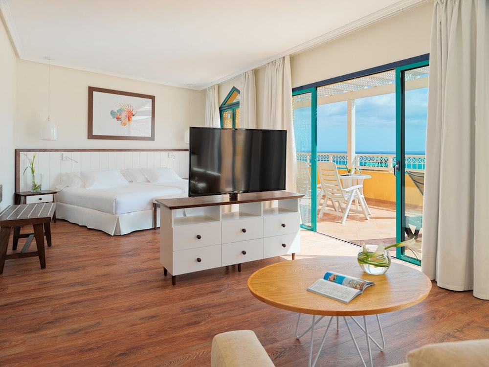 Junior Suite Privilege del hotel H10 Playa Esmeralda