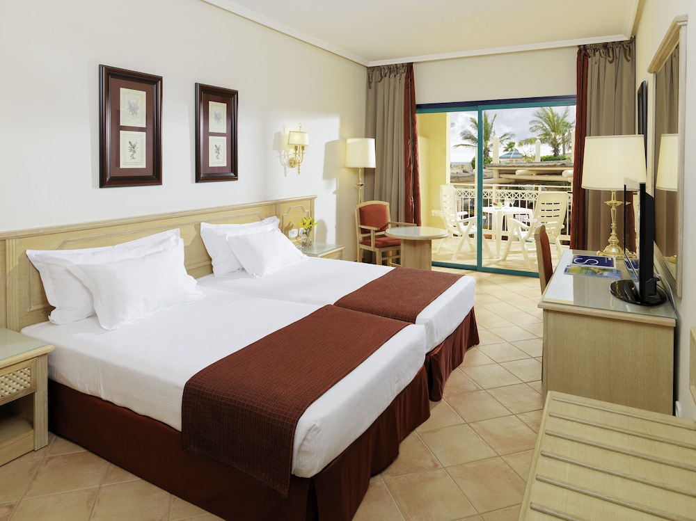 Habitación doble de uso individual del hotel H10 Playa Esmeralda. Foto 1