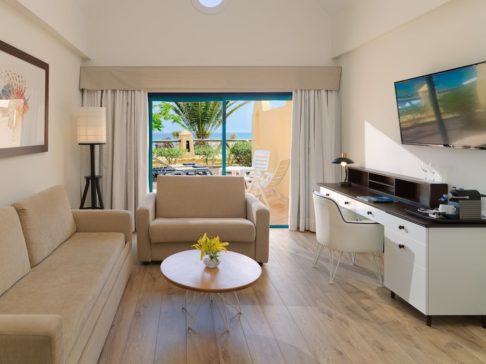 Junior suite Balcón o Terraza Privilege del hotel H10 Playa Esmeralda. Foto 2