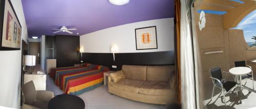 Habitación Doble (2 adultos + 1 niño) del hotel SBH Monica Beach. Foto 3