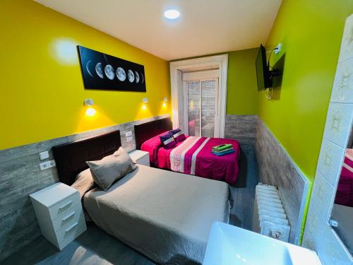 Habitación Triple con baño compartido del hotel Numancia