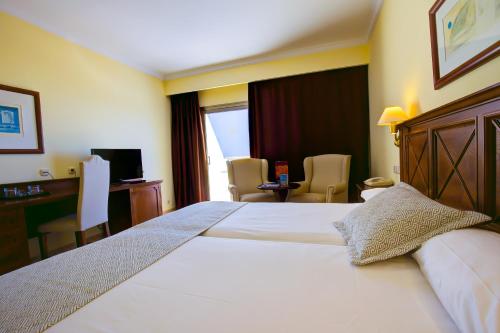 Habitación Doble Superior con vistas al mar - 2 camas del hotel SBH Costa Calma Palace. Foto 2