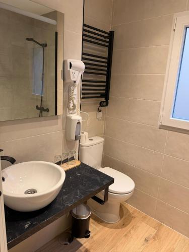 Habitación Triple del hotel Tripolis Toledo. Foto 1