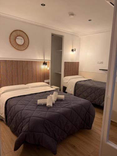 Habitación Triple del hotel Tripolis Toledo. Foto 4