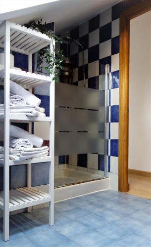 Habitación Cuádruple Clásica del hotel Tripolis Toledo. Foto 7