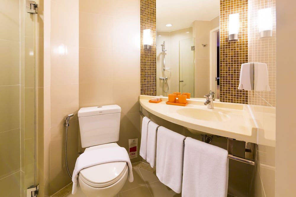 Habitación estándar con dos camas individuales del hotel Ibis Hua Hin. Foto 5