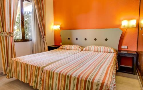 Habitación familiar Vista Mar Balcón o Terraza 2 Camas individuales del hotel SBH Taro Beach. Foto 1