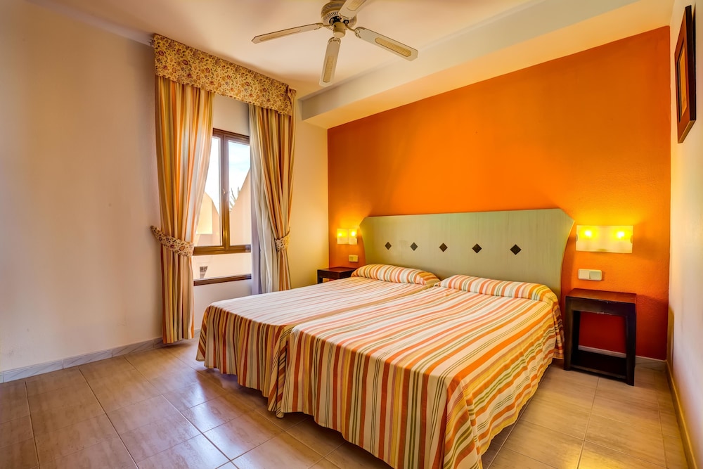 Habitación familiar, vista al mar del hotel SBH Taro Beach. Foto 1