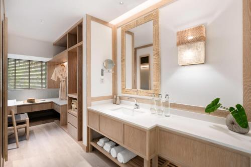 Villa Deluxe con jardín, 1 cama extragrande del hotel Saii Phi Phi Island Village. Foto 7