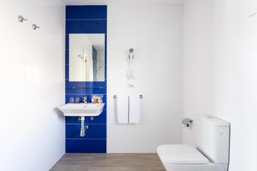 Habitación doble Vista Piscina 2 Camas individuales del hotel Globales Costa Tropical. Foto 1