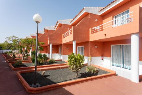 Duplex Vista Jardín Balcón o Terraza 1 habitación 2 Camas individuales del hotel Globales Costa Tropical. Foto 3