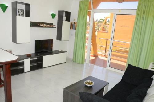 Apartamento Superior con vistas a la piscina del hotel La Piramide. Foto 2