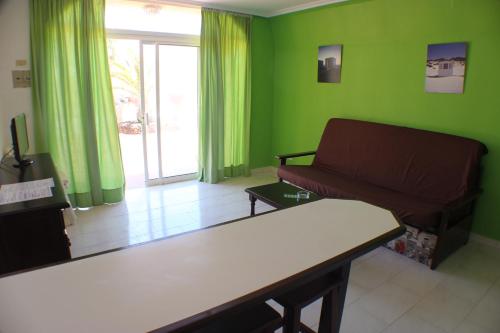 Apartamento Vista Piscina Balcón o Terraza 1 habitación Sofá Cama incluido 2 Camas individuales kitchenette del hotel La Piramide. Foto 4