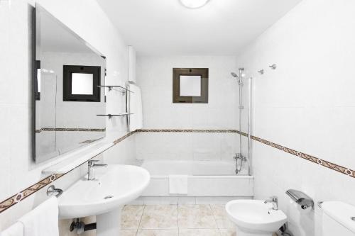 Estudio Vista Mar 2 Camas individuales del hotel Elba Lucía Sport and Suite. Foto 2