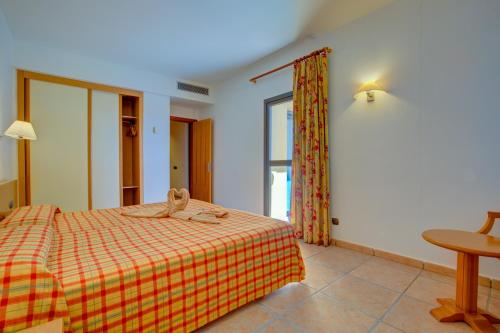 Habitación Familiar del hotel SBH Club Paraiso Playa. Foto 2