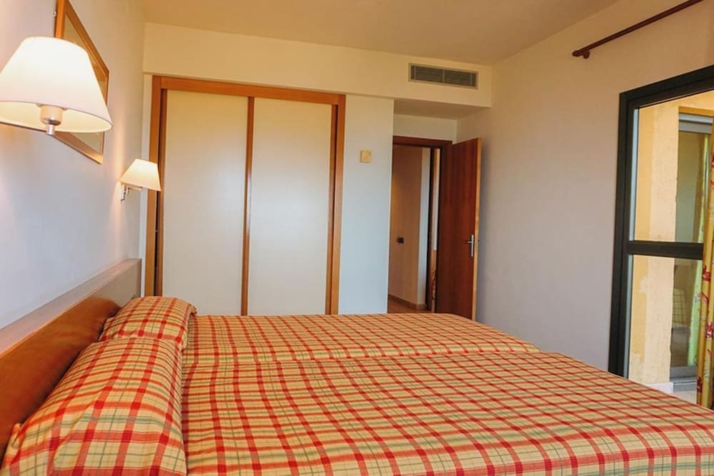 Habitación familiar Balcón o Terraza Sofá Cama incluido 2 Camas individuales Agradable del hotel SBH Club Paraiso Playa. Foto 5