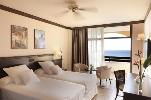 Habitación Individual Deluxe con vistas al mar del hotel Occidental Jandia Playa. Foto 3