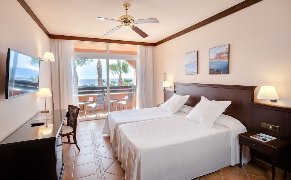 Habitación familiar Vista Jardín 1 Cama king del hotel Occidental Jandia Playa. Foto 2